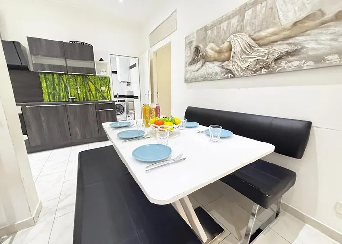 3 Bedrooms, Near Hauptbahnhof, 8 People, Kitchen *
