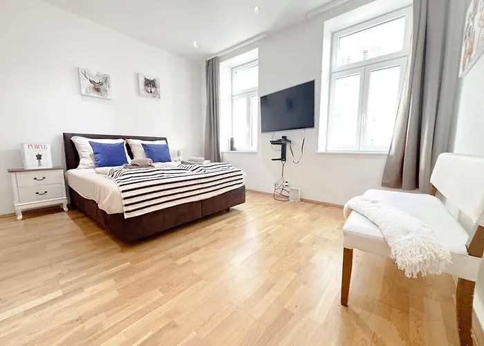 3 Bedrooms, Near Hauptbahnhof, 8 People, Kitchen