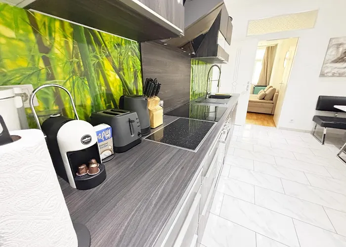 3 Bedrooms, Near Hauptbahnhof, 8 People, Kitchen Διαμέρισμα
