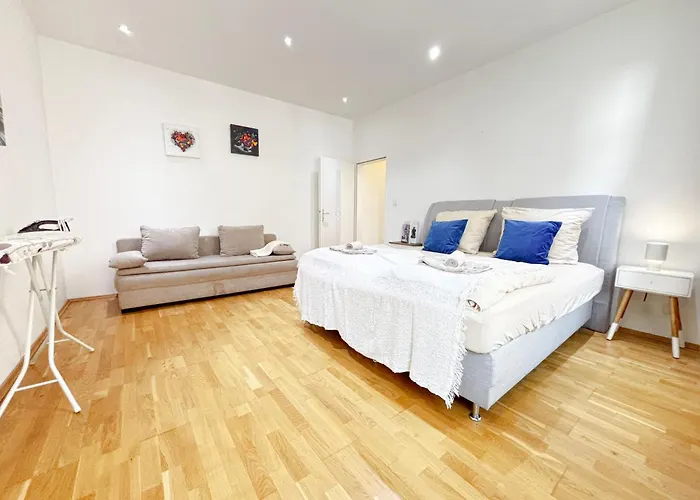 3 Bedrooms, Near Hauptbahnhof, 8 People, Kitchen Βιέννη