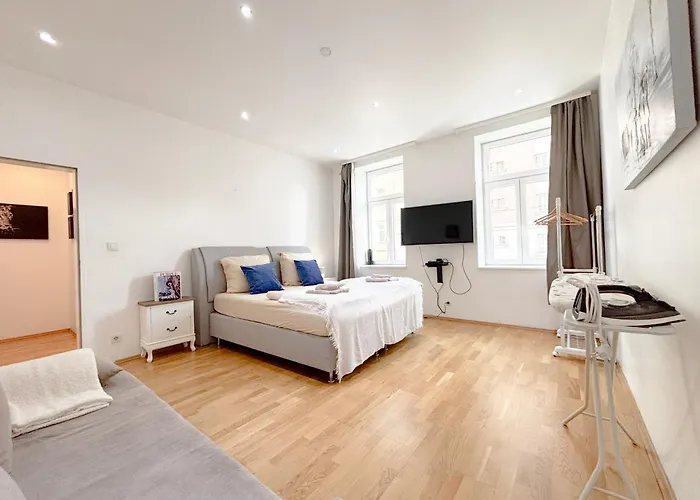 Διαμέρισμα 3 Bedrooms, Near Hauptbahnhof, 8 People, Kitchen
