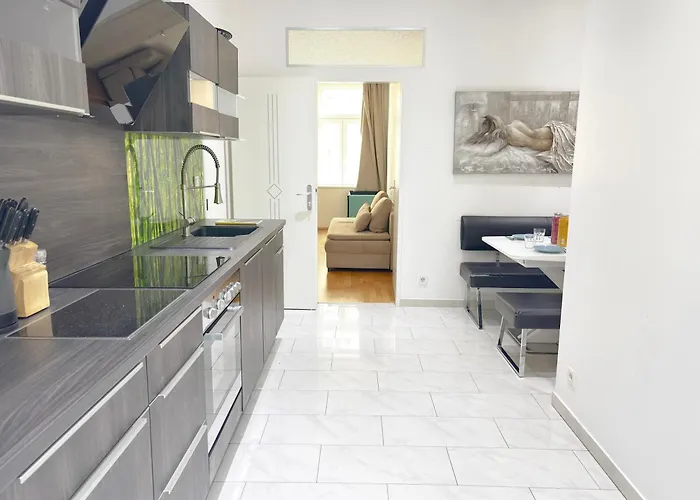 3 Bedrooms, Near Hauptbahnhof, 8 People, Kitchen Διαμέρισμα *