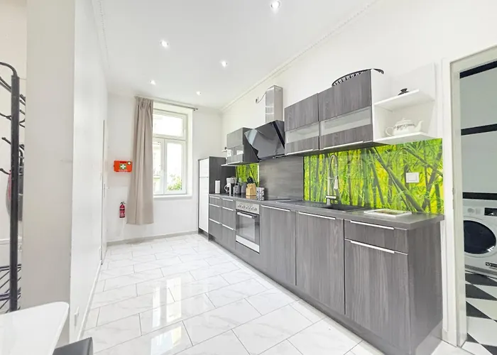 Διαμέρισμα 3 Bedrooms, Near Hauptbahnhof, 8 People, Kitchen *
